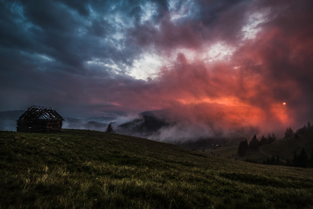 mountain under cloudy sky