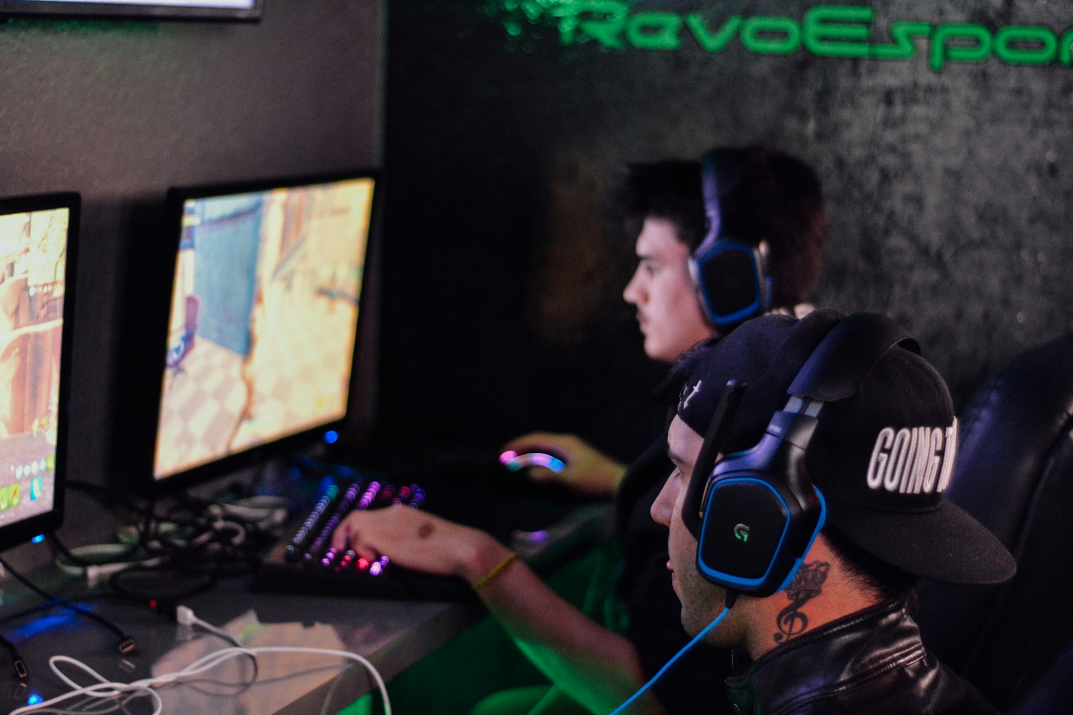 People playing Fortnite (Alex Haney via Unsplash)