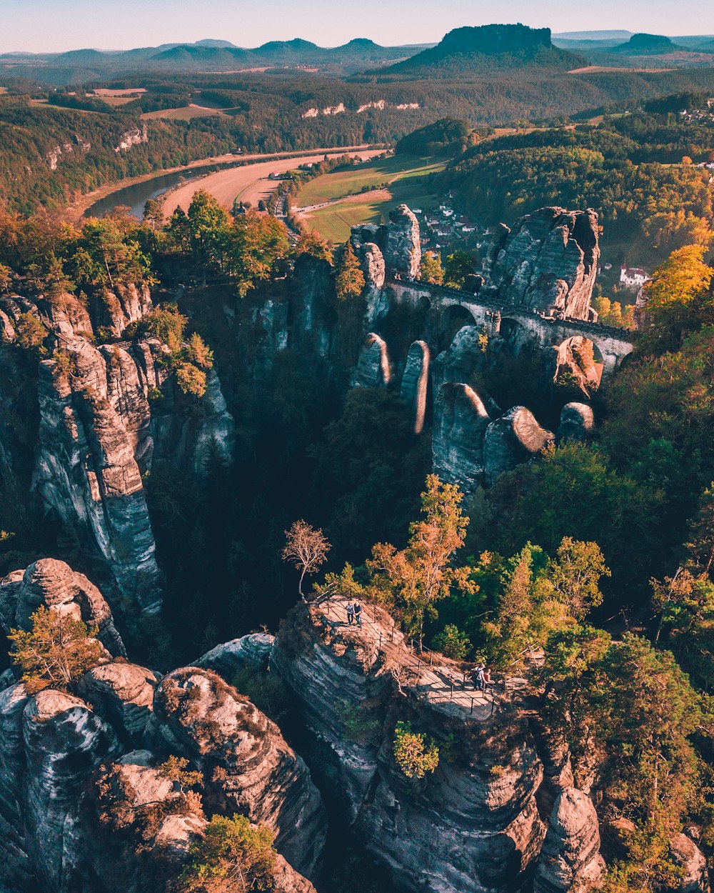 close-up photography of rock formation