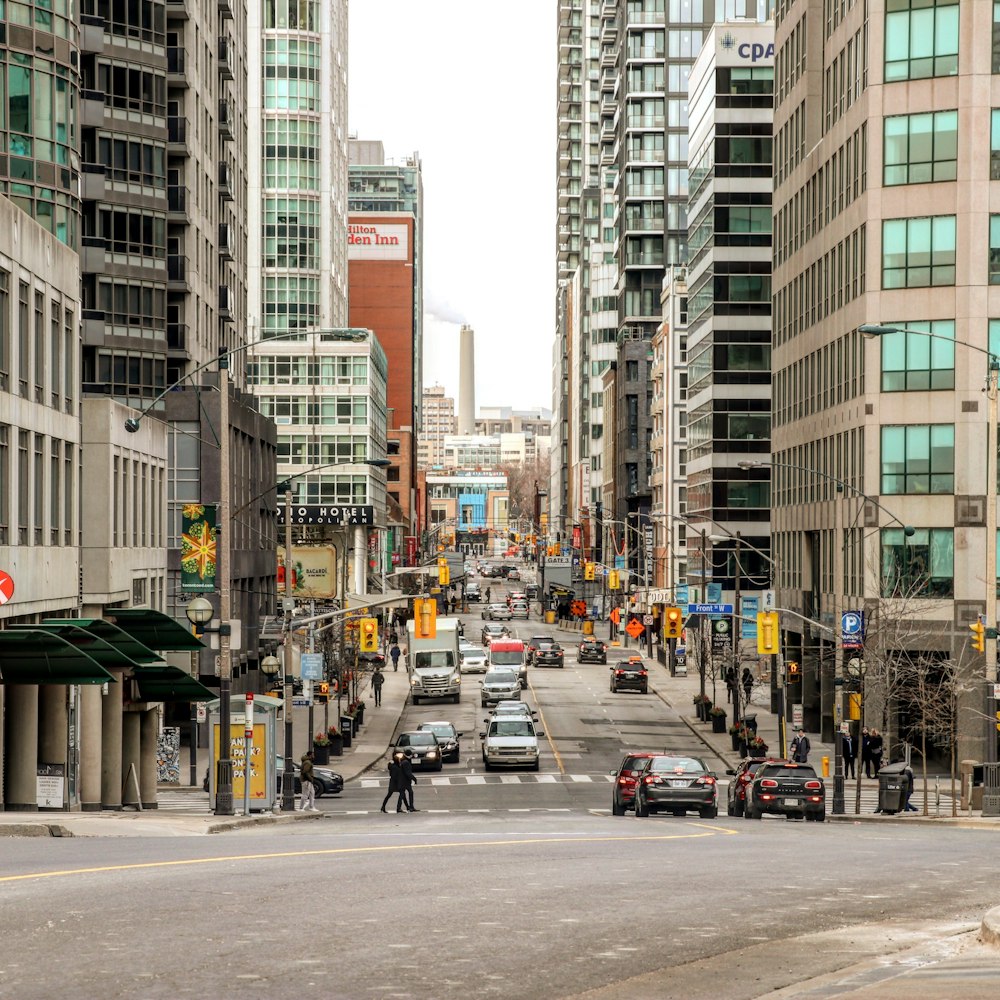 Название самой длинной улицы. Йонг стрит Торонто. Канада Торонто улицы. Улица Йонг-стрит в Канаде. Торонто Даунтаун.