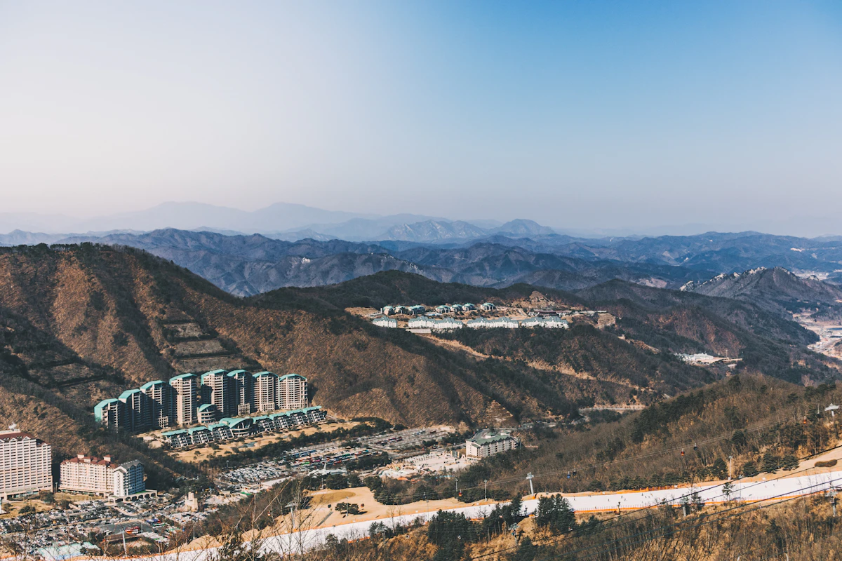 산으로 둘러싸인 홍천 서면 팔봉리 일대
