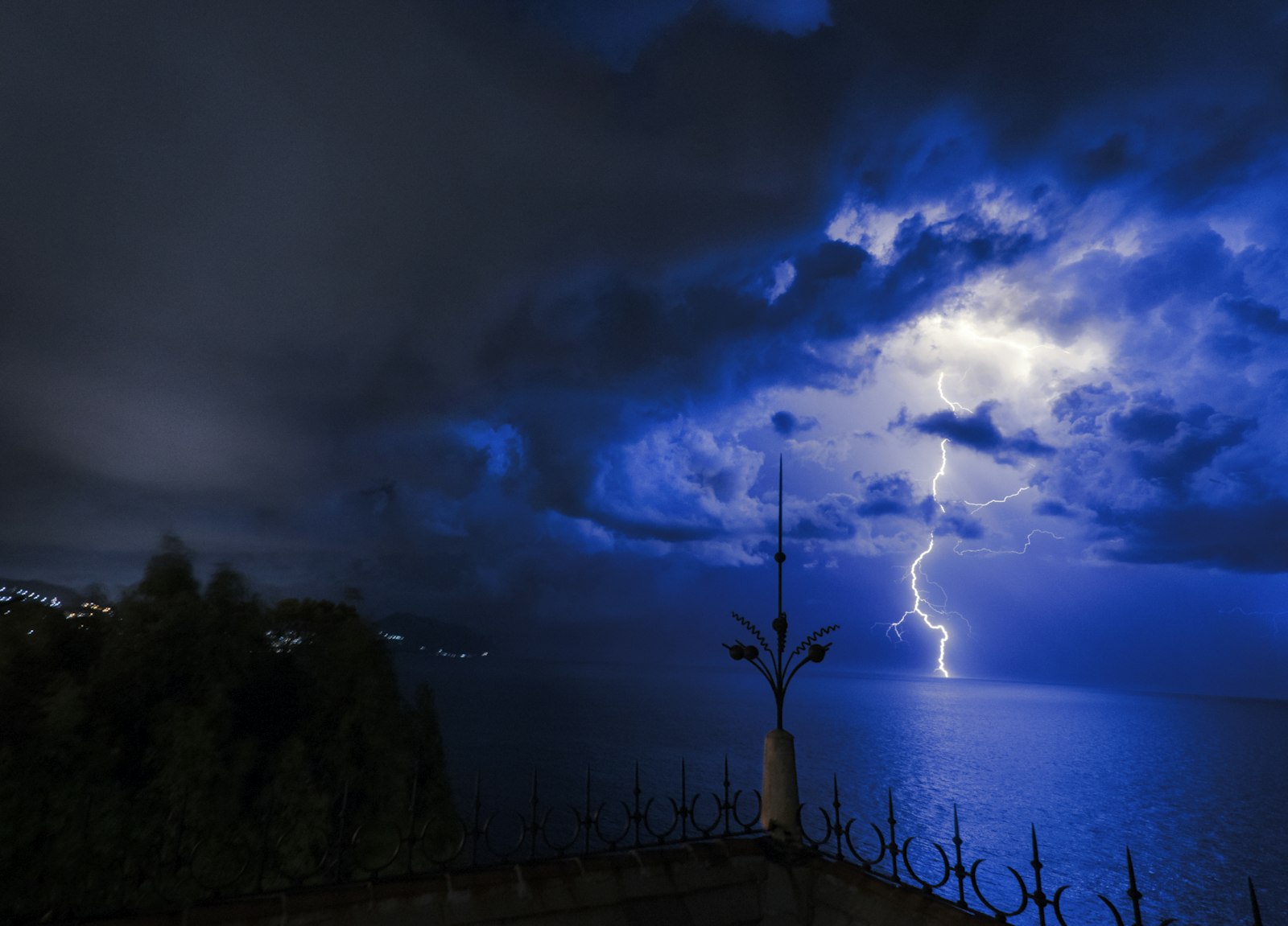 Nikon D750 + Nikon AF-S Nikkor 14-24mm F2.8G ED sample photo. Lightning hit on the photography