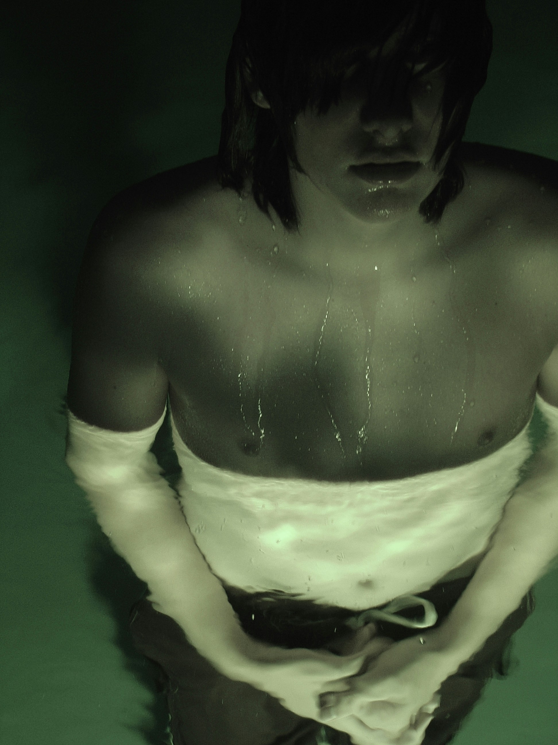 水の上の裸の男の写真 Unsplashで見つける水の無料写真