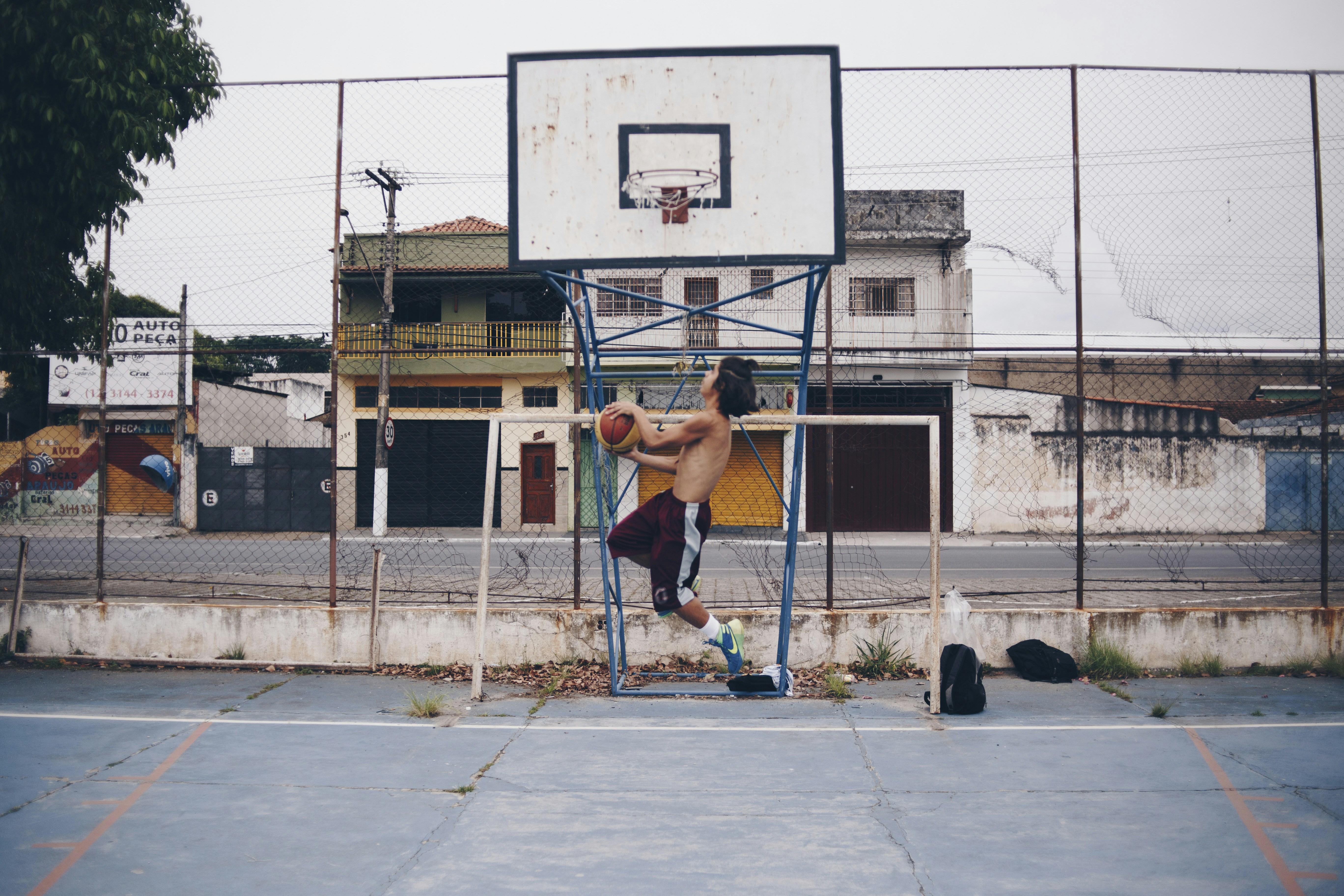 basketball player jumping for a layup - Anaerobic endurance training