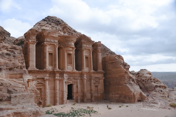 Tourists exploring AlUla desert landscape on a Saudi Arabia tourist visa