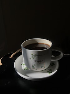 Cup Hitam Elegan