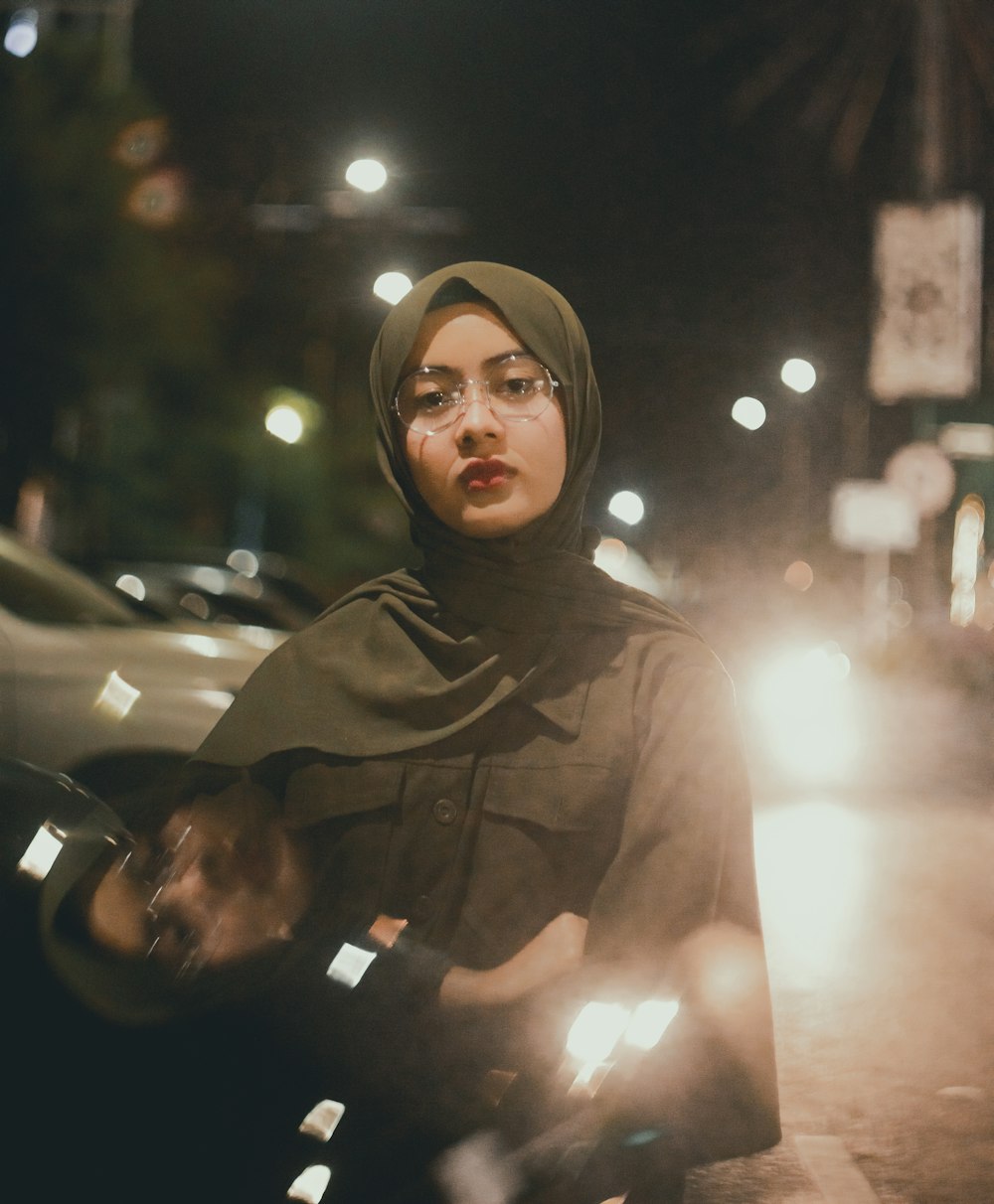 woman wearing gray hijab