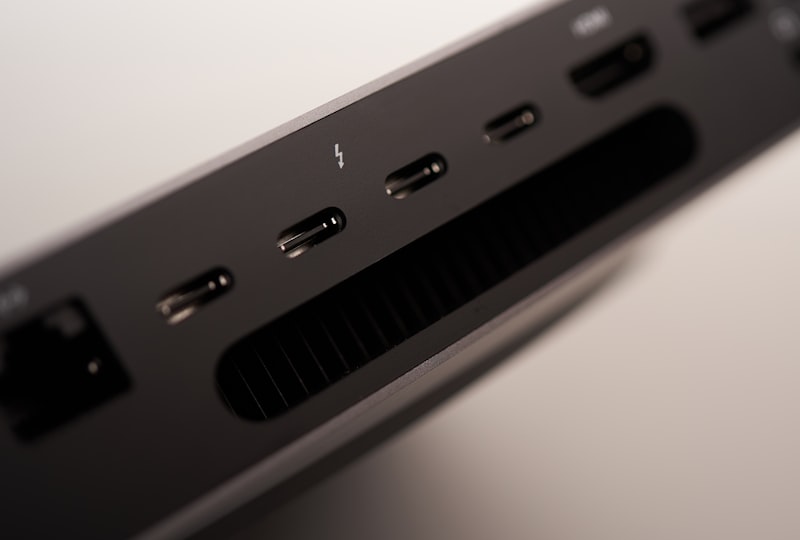 Close-up of a Thunderbolt 3 cable and port