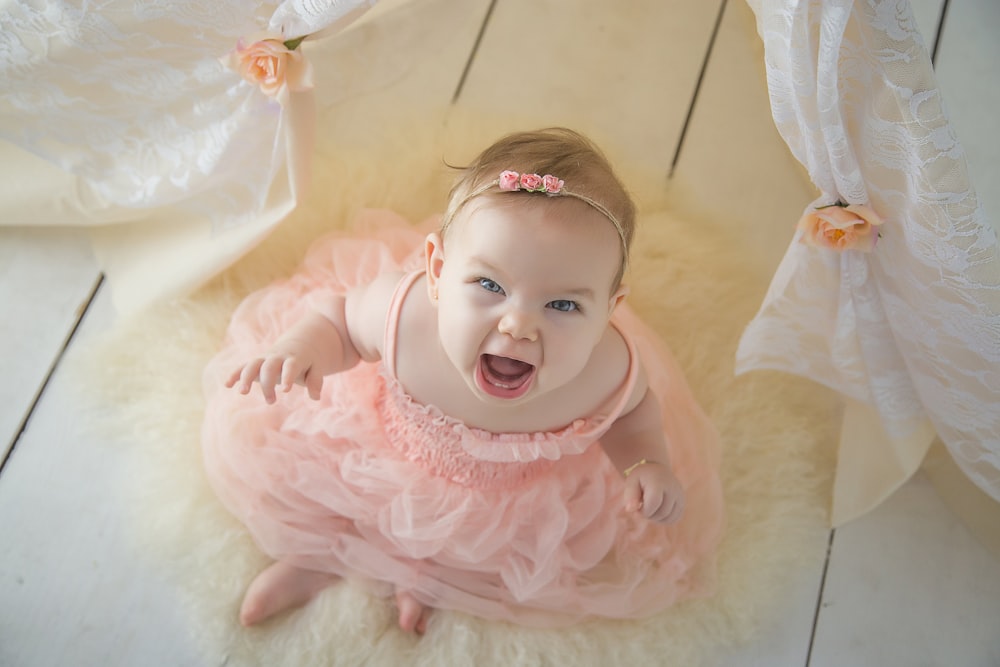 Foto bebé con vestido rosa – Imagen Gris gratis en Unsplash