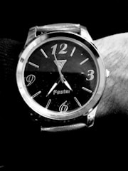 A stopwatch indicating fast delivery.