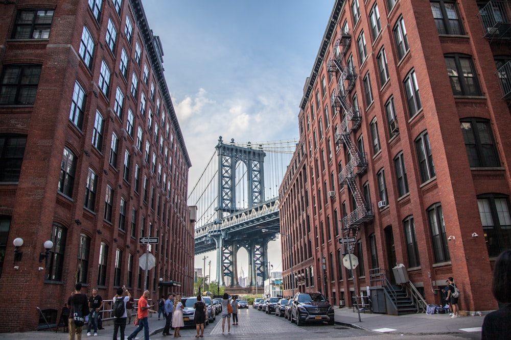 Manhattan Bridge between building