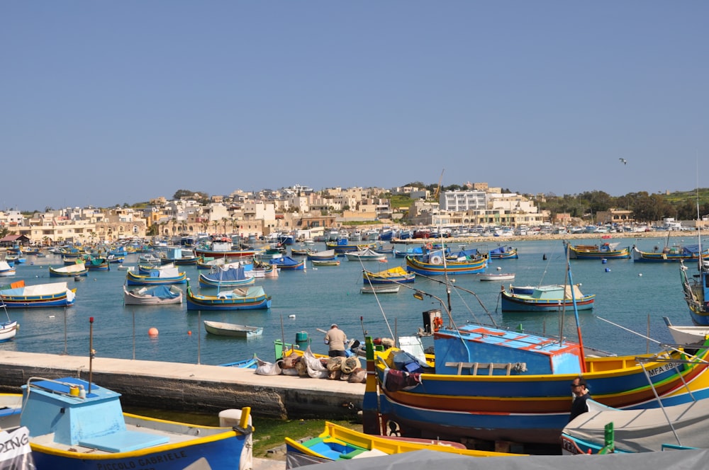 boats on sea at daytime