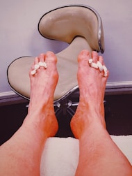 A satisfied client after a podology session.