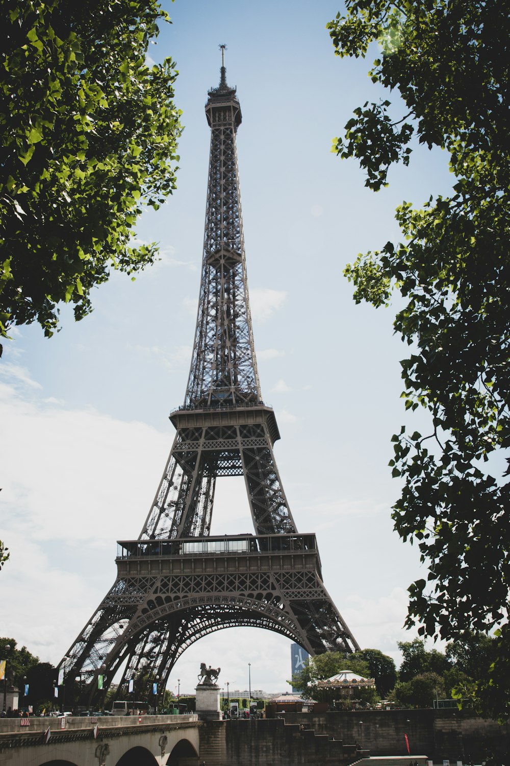 Eiffel Tower on focus photography