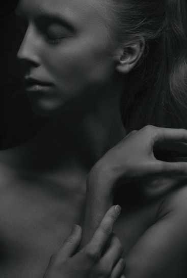 A serene image depicting a peaceful breathwork session.