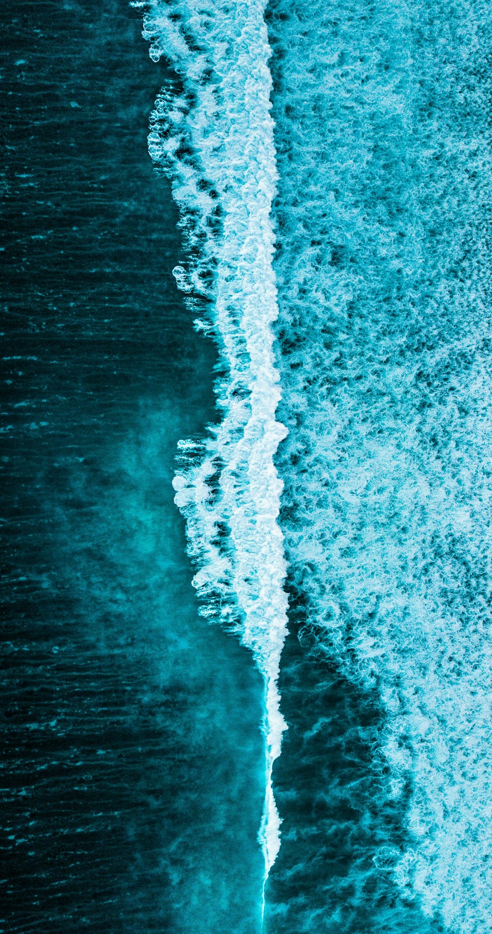 Fotografía aérea de las olas del mar