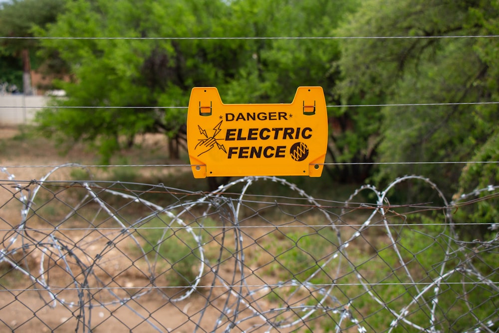 sinal de perigo da cerca elétrica