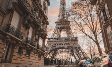 Eiffel Tower under blue sky during daytime