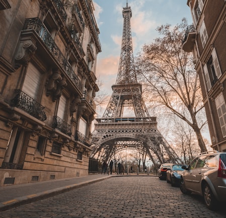 Eiffel Tower under blue sky during daytime