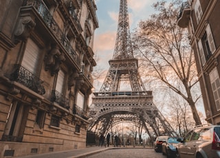 Eiffel Tower under blue sky during daytime