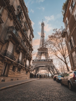 Eiffel Tower under blue sky during daytime