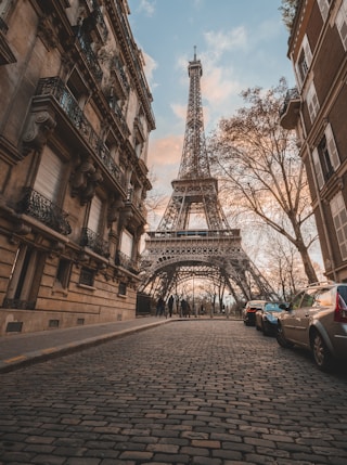 Eiffel Tower under blue sky during daytime