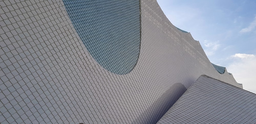 Foto de ángulo bajo de un edificio de hormigón