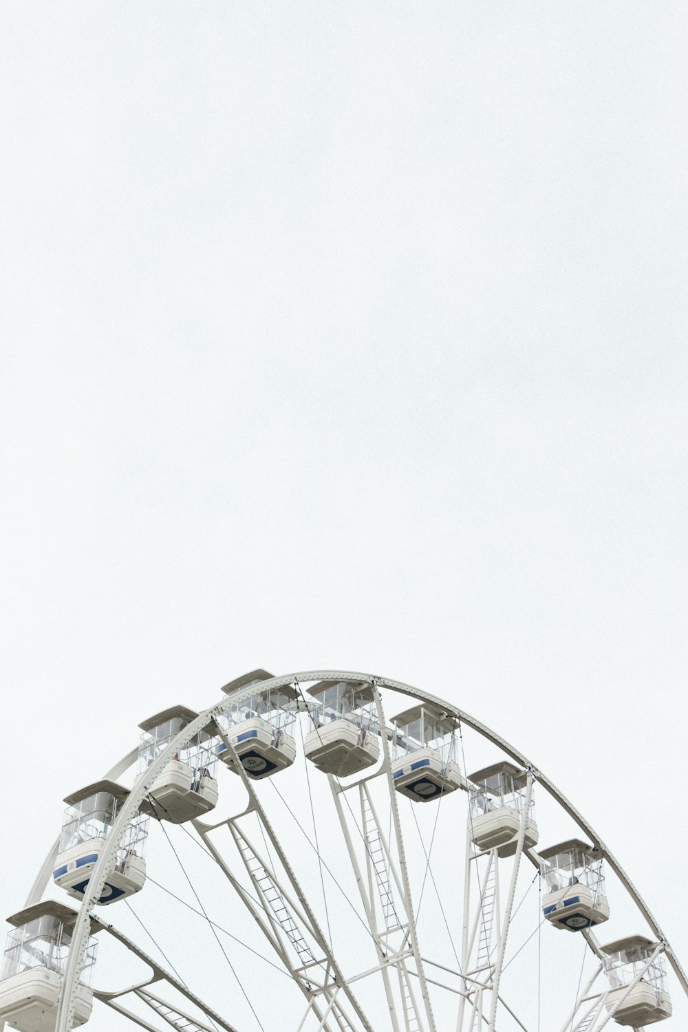 gray Ferris wheel