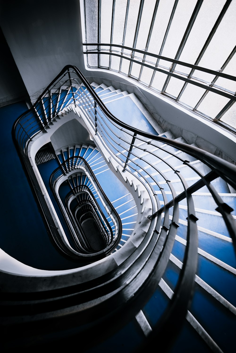 escaleras de caracol vacías