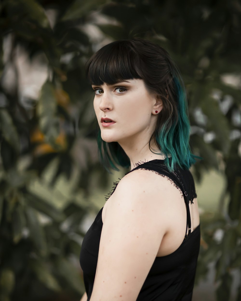 woman wearing black sleeveless top selective focus photography