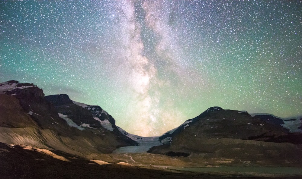 photographie de paysage de montagne