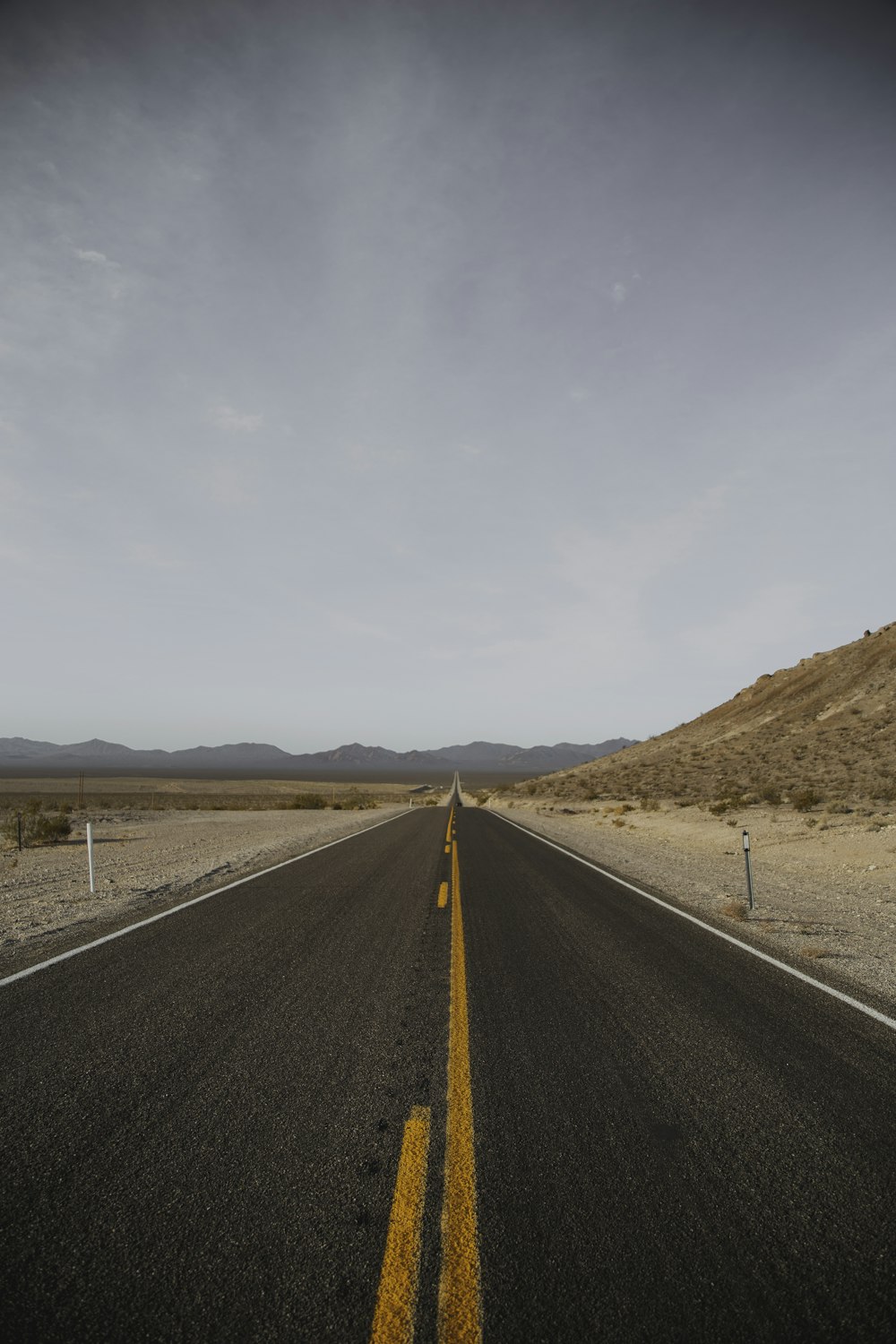 砂漠の高速道路