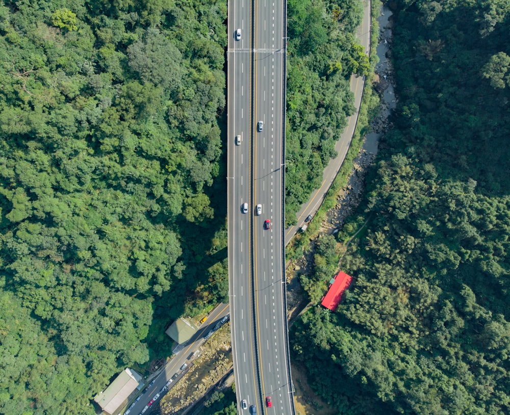 Luftaufnahme auf der Autobahn bei Tag