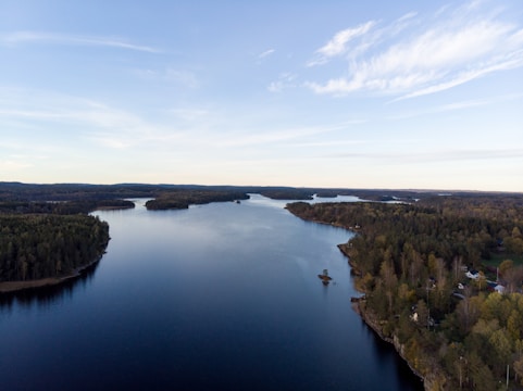 Drone shot of a serene lake surrounded by trees in the Isparta region.