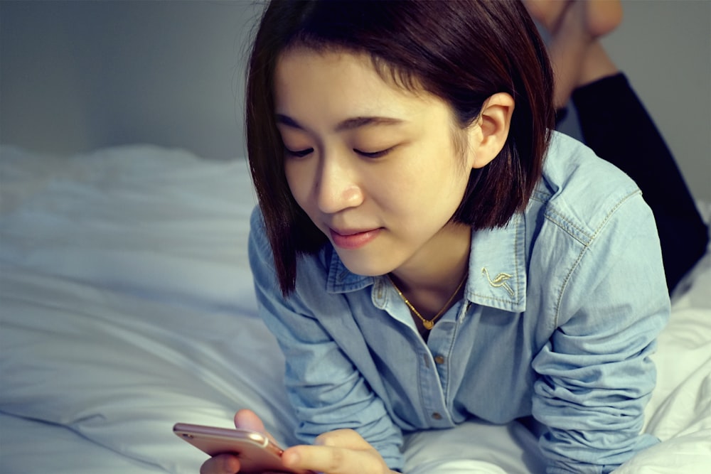 woman surfing on ipHone