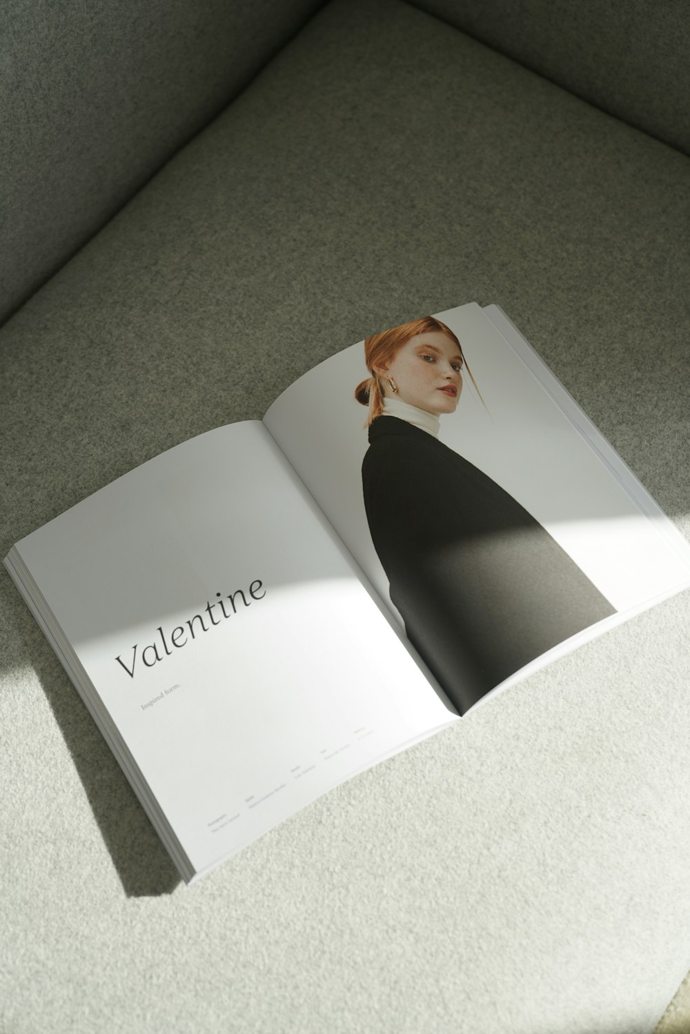 página abierta de la revista Valentine