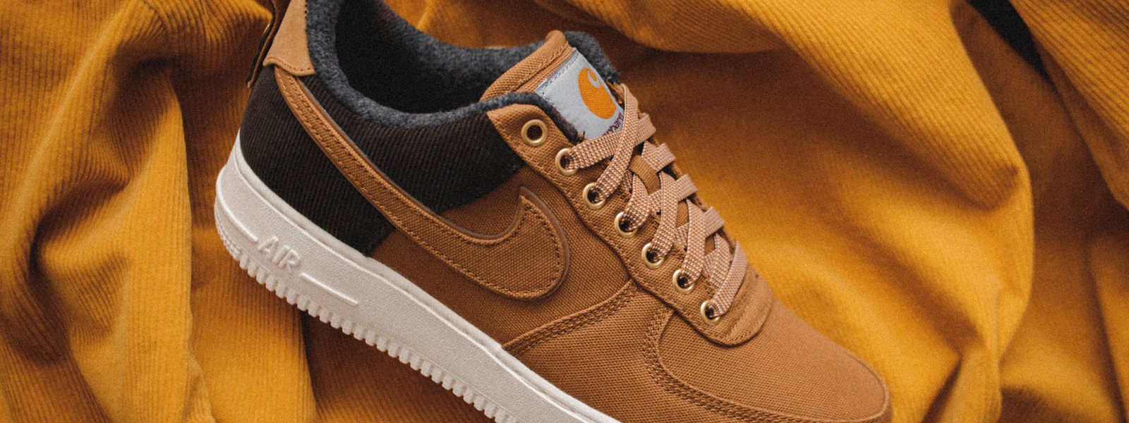 Sneakers & Sepatu Klasik