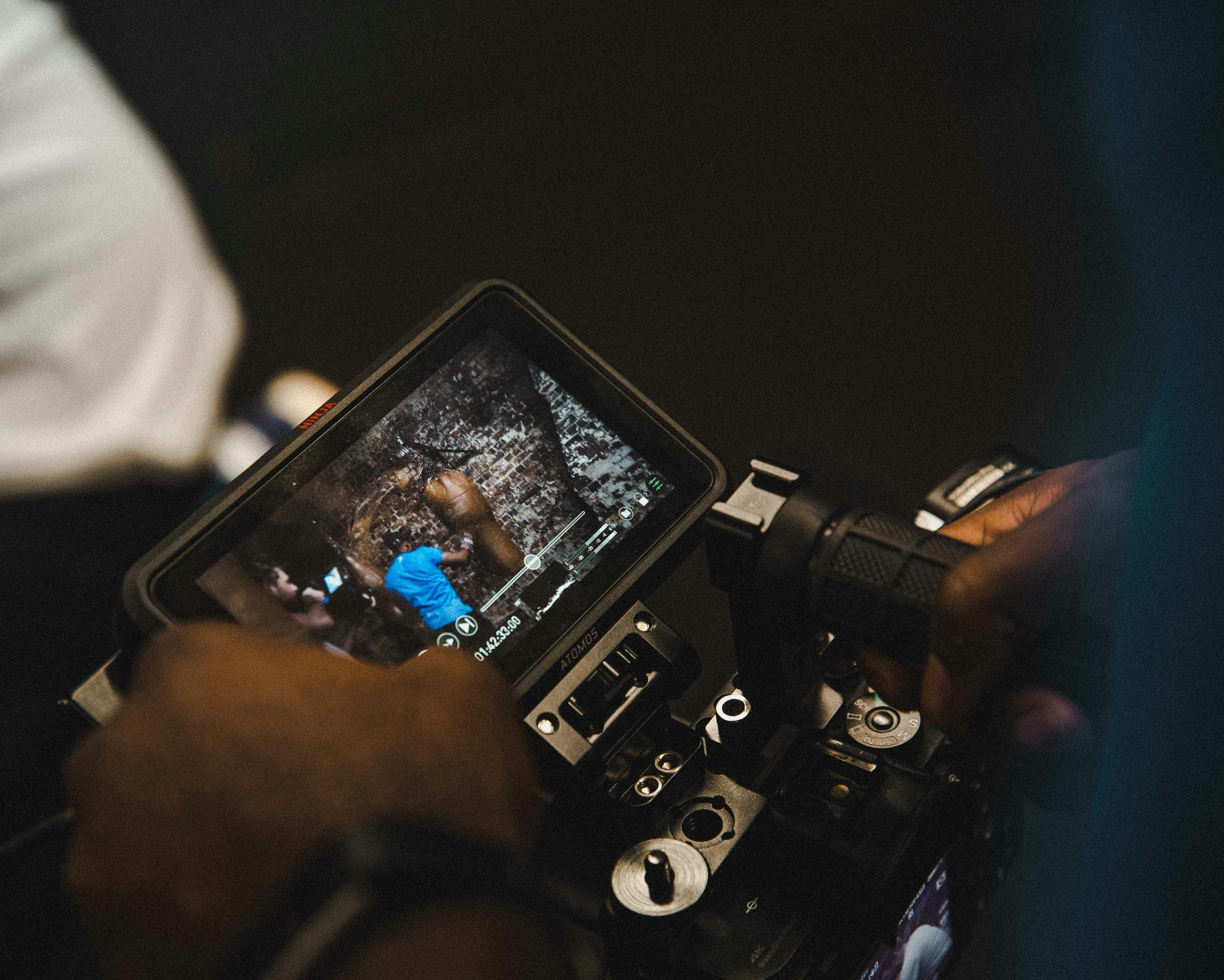 Экран фотоаппарата. Камера айфон 7 плюс камера 11. Монитор для фотоаппарата. Oppo find x5 pro. Фотоаппарат кэнон красный.