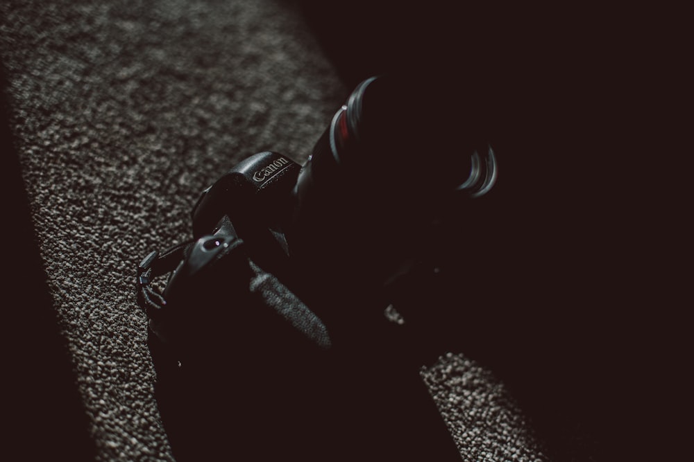 schwarze Canon DSLR-Kamera