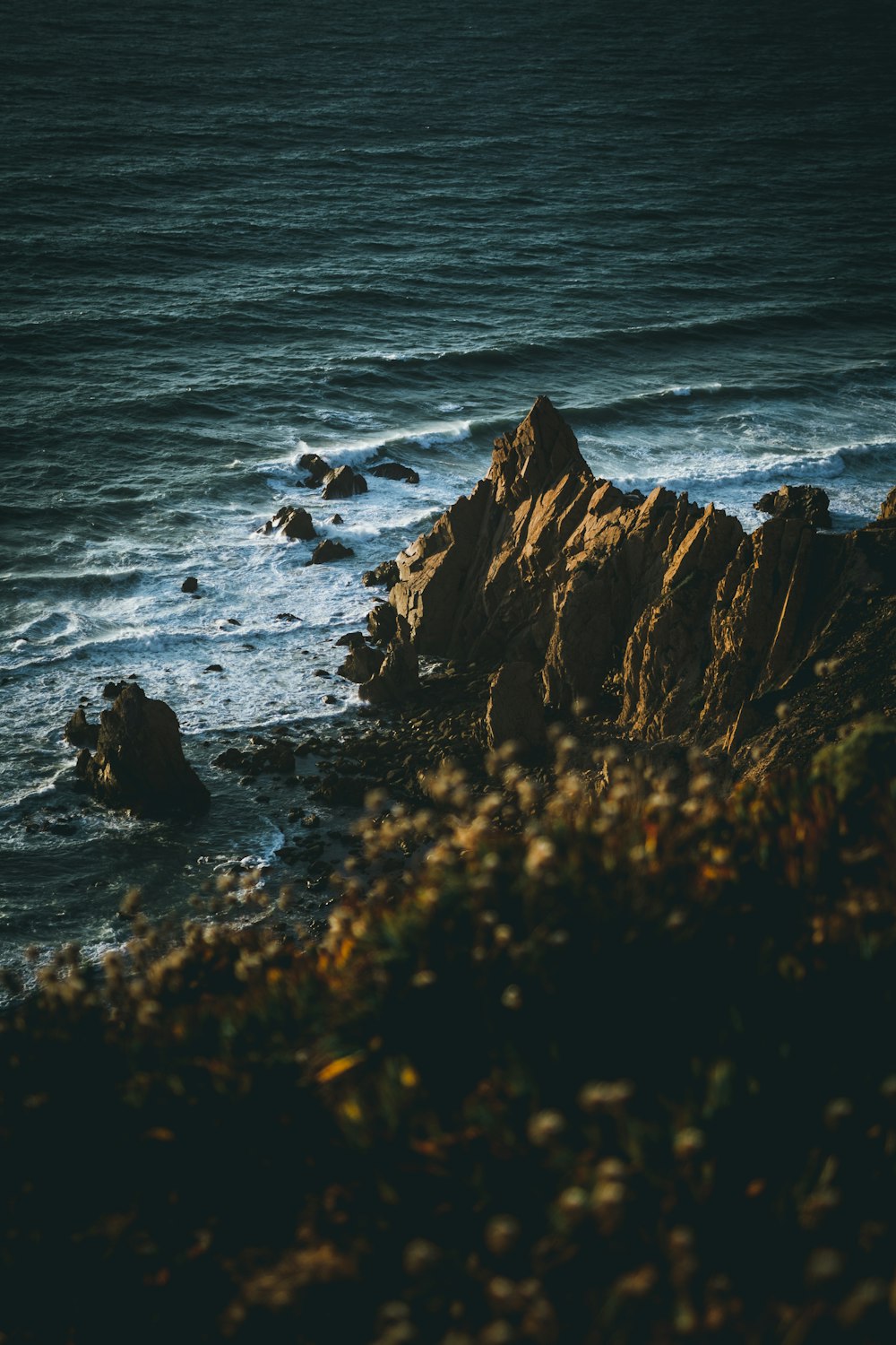 close-up photography of rock formation near body of water