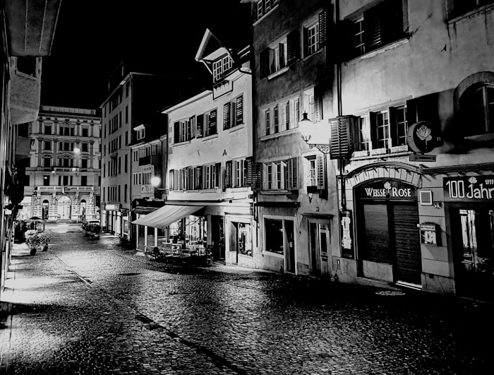 Photo 1549373974 Ca8f73afd52f?q=85&w=700&h=730&fit=crop
