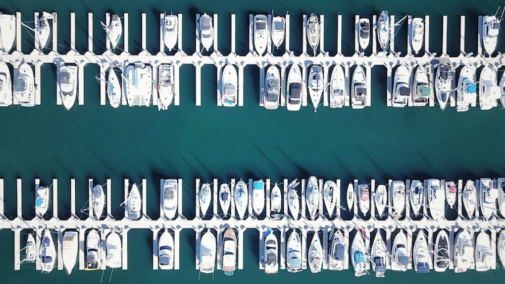Luftaufnahmen von Yachten bei Tag