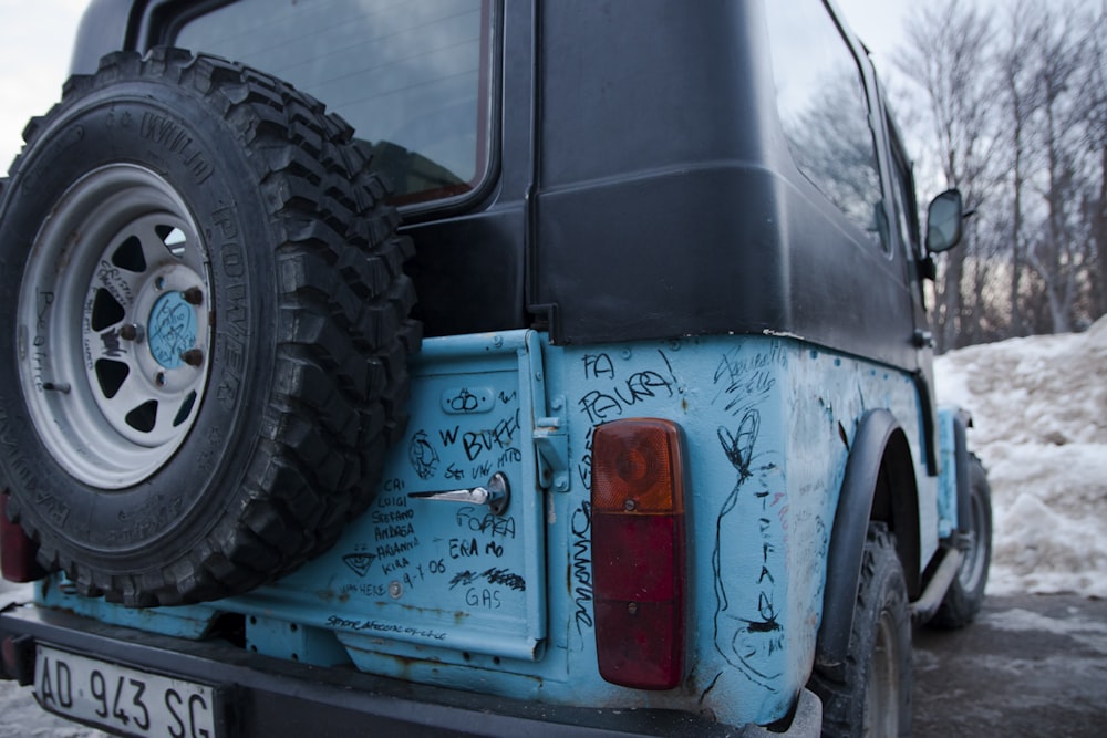 white and black Jeep SUV