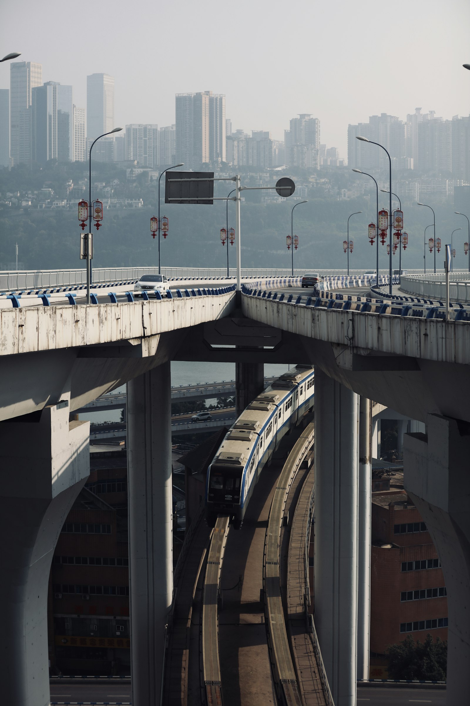 Canon EOS 5DS R + Canon EF 70-200mm F2.8L IS II USM sample photo. White train in rail photography