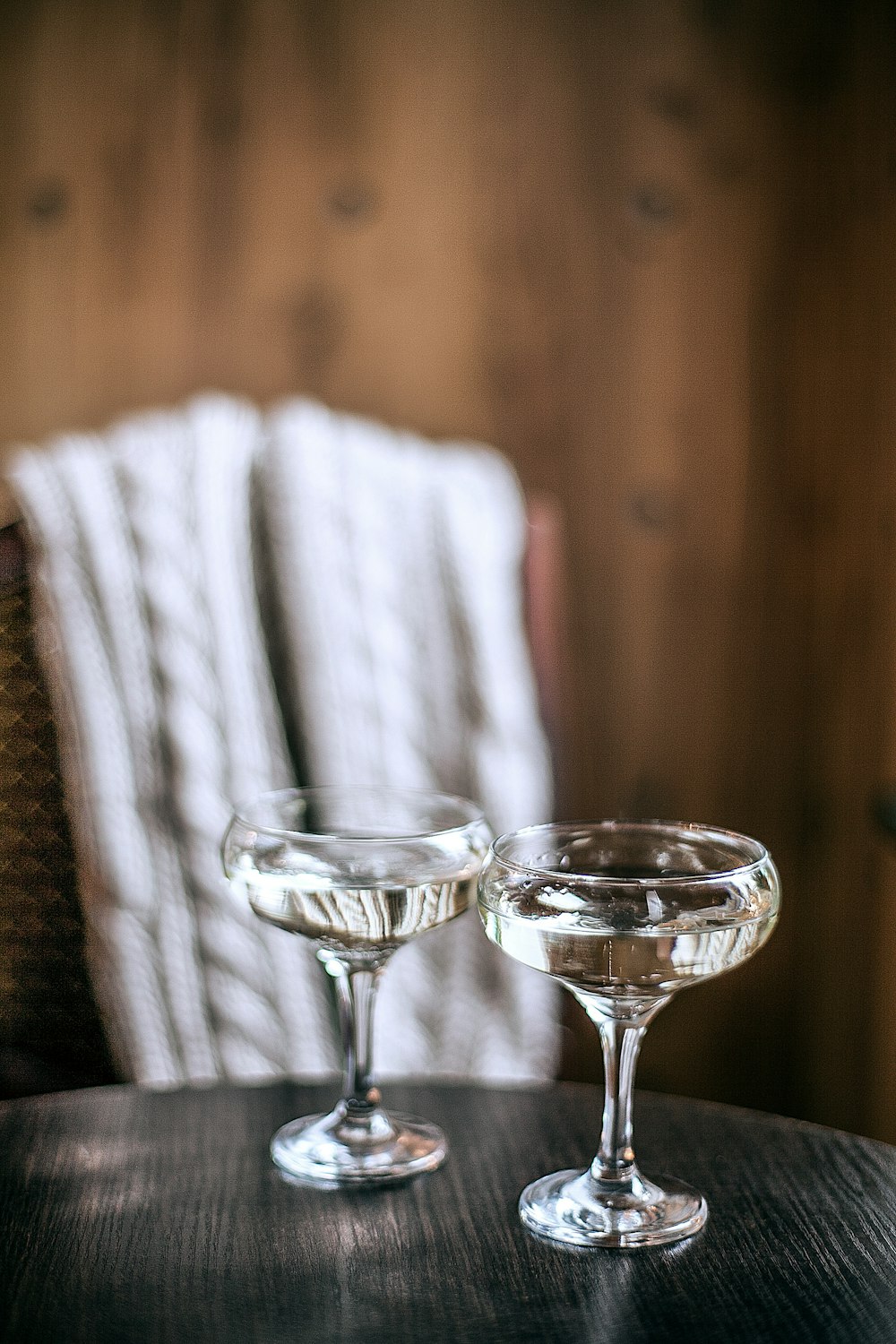Zwei Cocktailgetränke auf dem Tisch