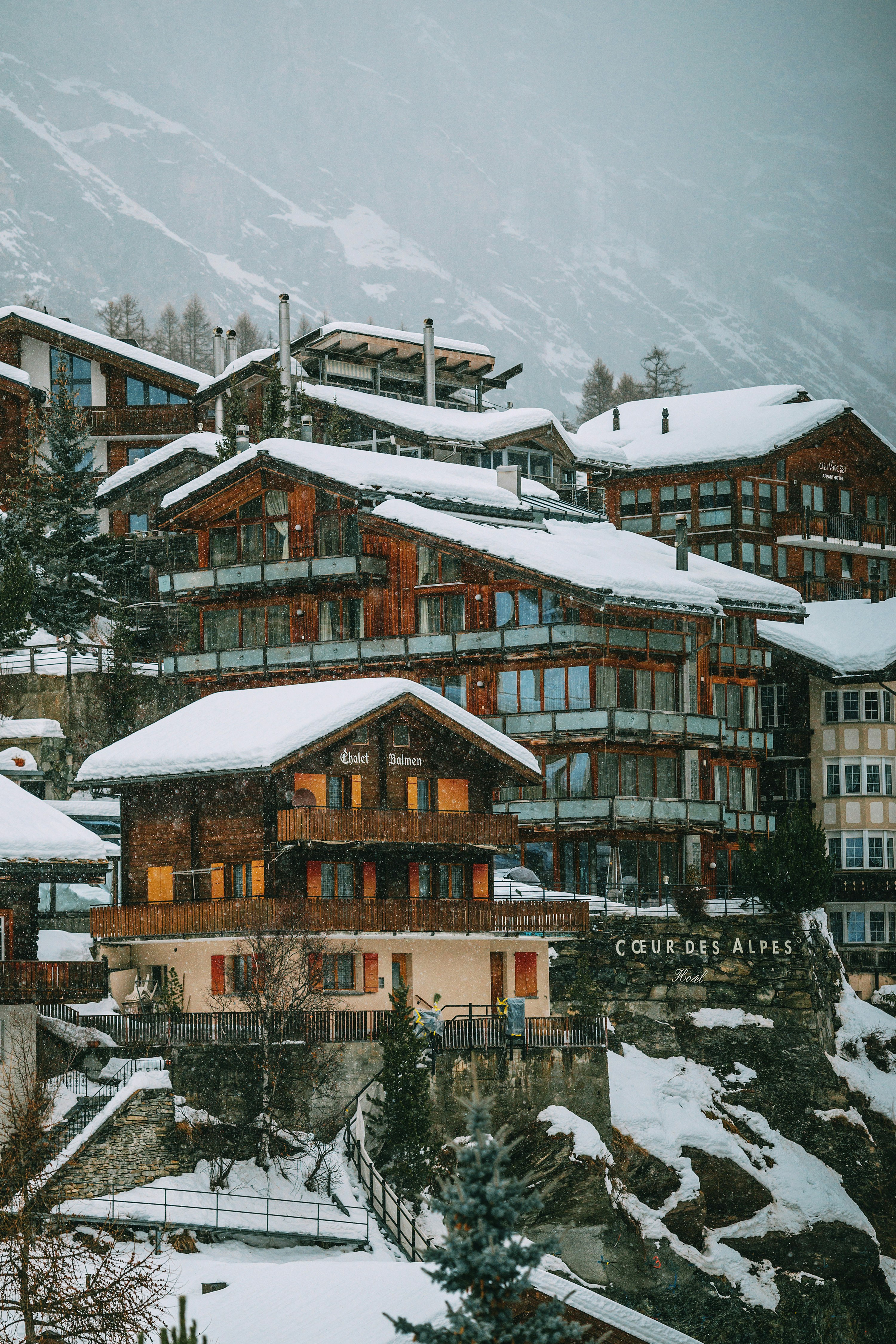 houses with snows on their roofs