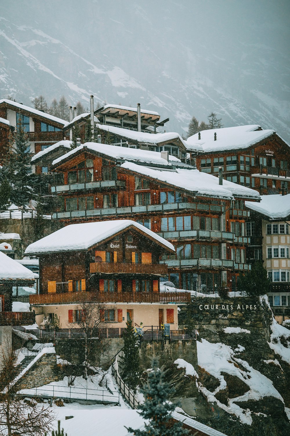 houses with snows on their roofs