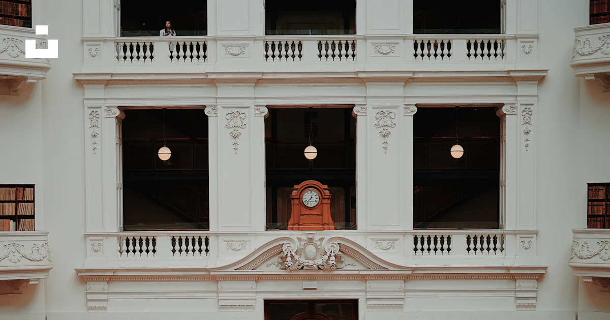 Crowd Library Crowd of people inside building photo β Free Public library Image on ...