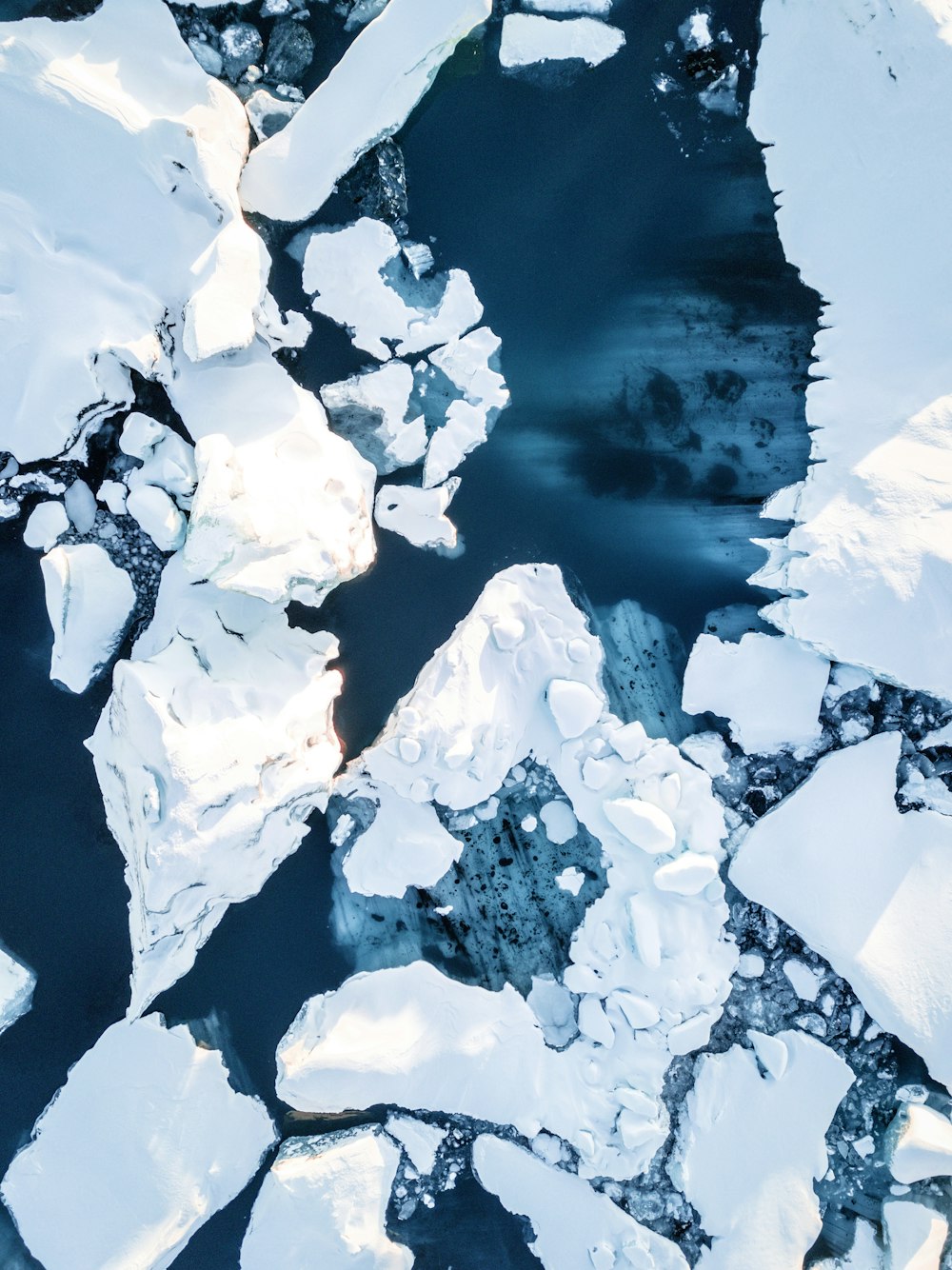 blocs de glace de neige brisés