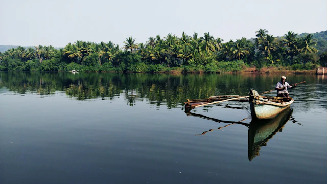 Boat on the backwaters near Tarkarli
